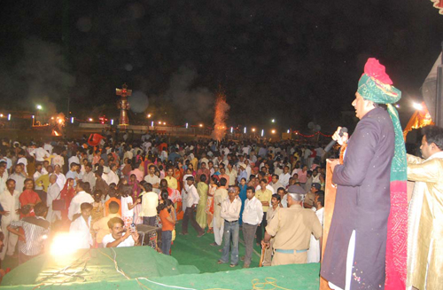 Gathering at the fort at Dussehra festival