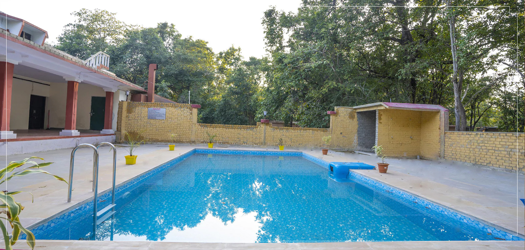 swimming pool maharaja kothi bandhavgarh